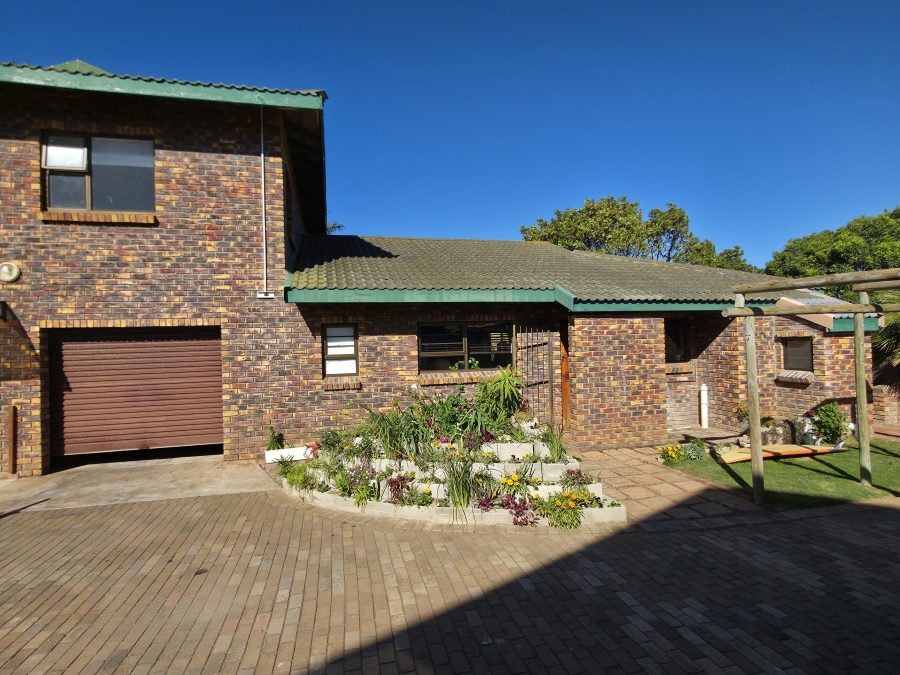 4 Bedroom Property for Sale in Wavecrest Eastern Cape